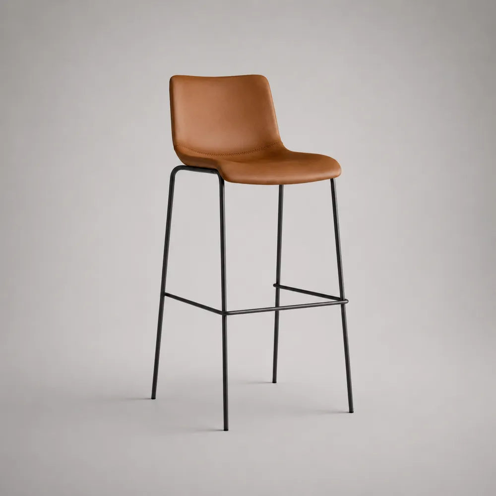Sgabello da bar con schienale in PU marrone struttura in acciaio nero e poggiapiedi 47 x 50 x 102 cm
